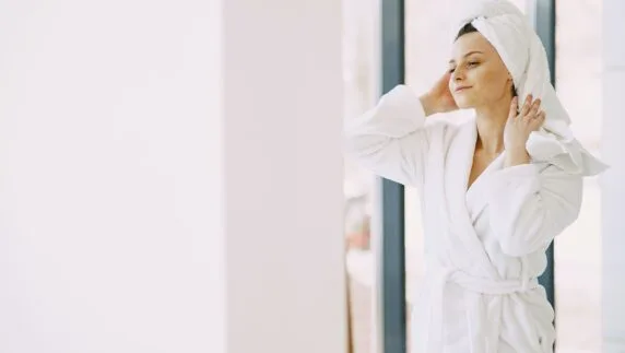 غسل-الشعر-أثناء-الدورة