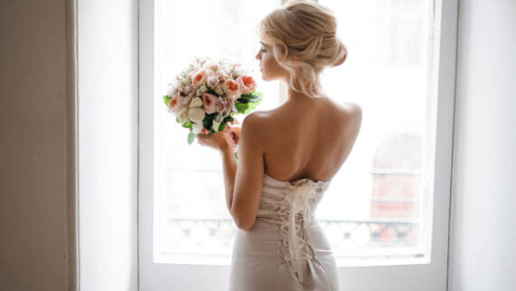 فساتين خطوبة في البيت