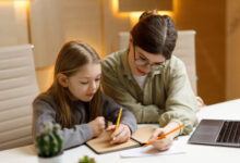 كيفية إلزام الطفل بالمذاكرة والدروس